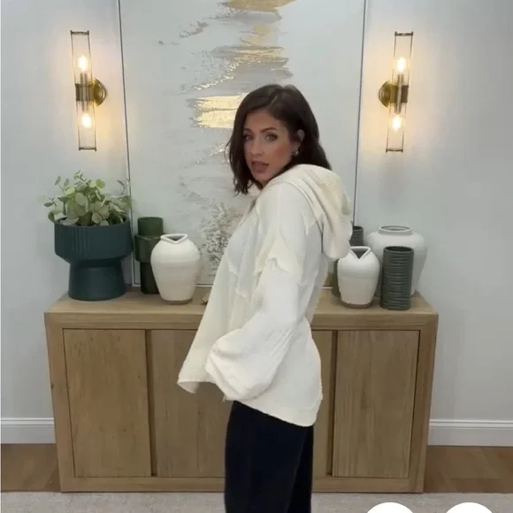 NWT Oli & Hali hoodie top size medium - Picture 7 of 7